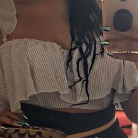 36D Victoria’s Secret striped bra with removable straps (like new) - Picture 4 of 4